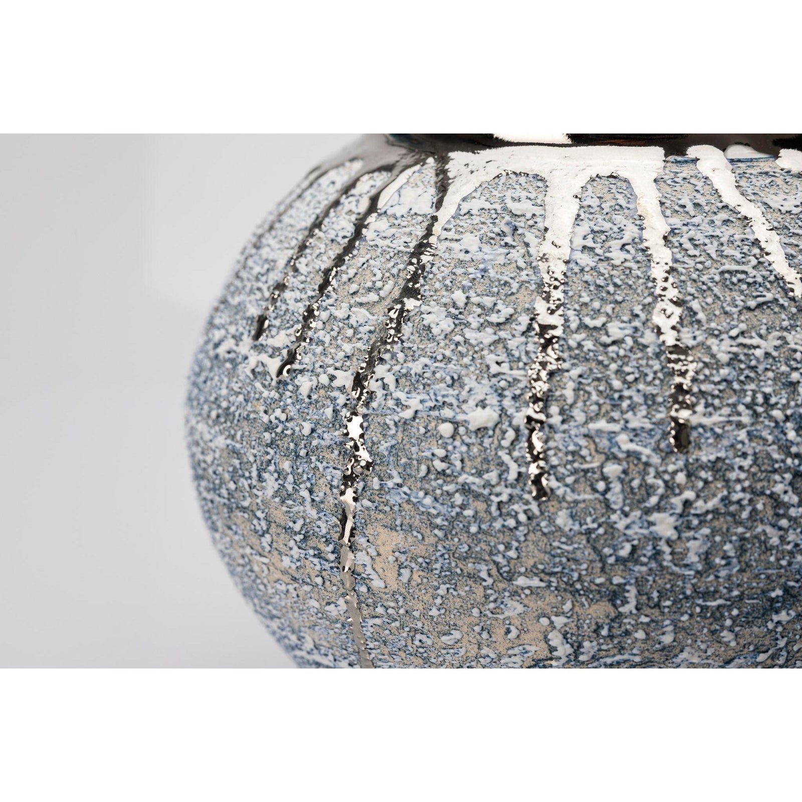 AMC201 Zephyr Textured Moon Jar with Platinum Lustre by Alex McCarthy available at Padstow Gallery, Cornwall