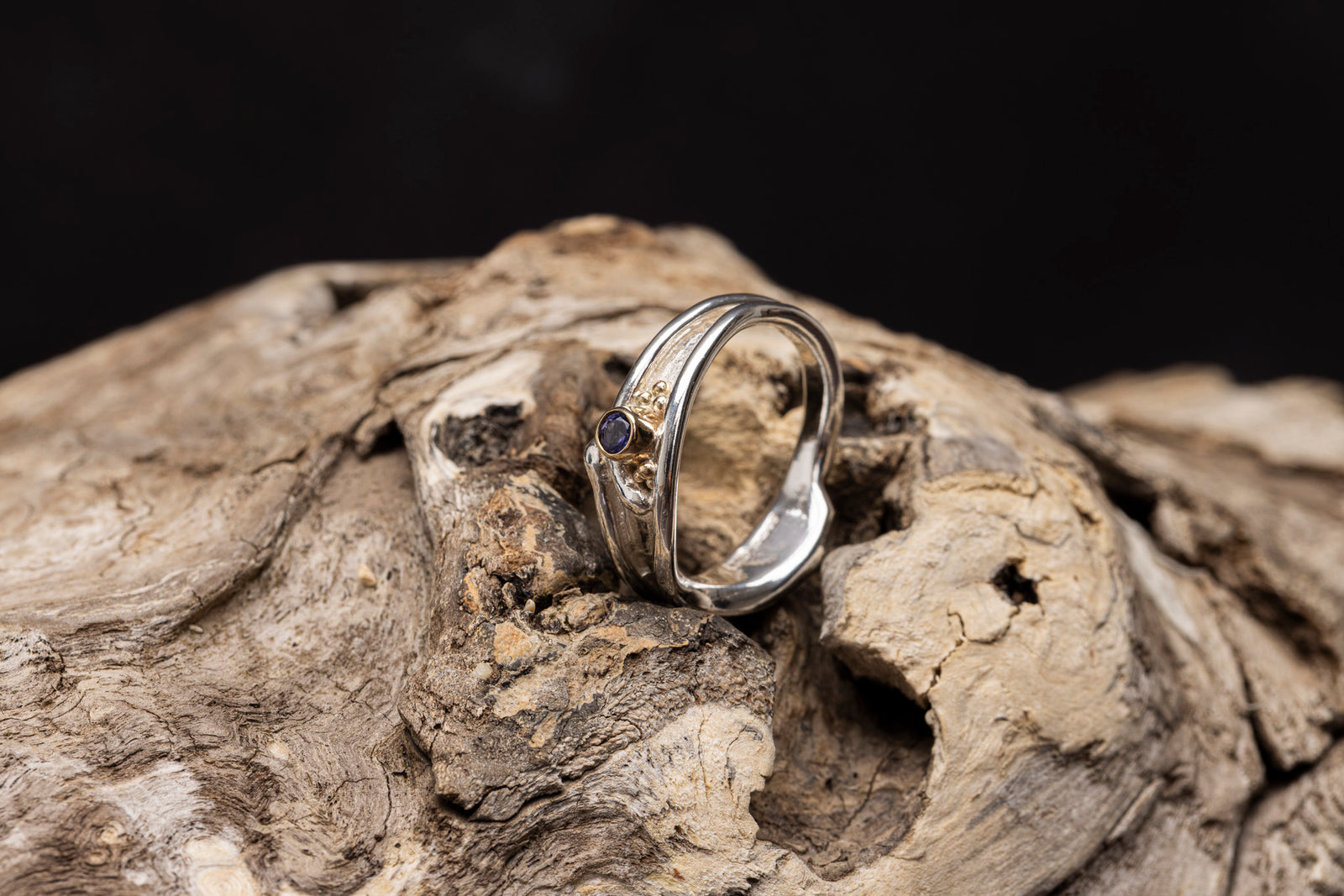 LG167 - Silver and 9ct Gold 3mm Iolite Ring by Les Grimshaw available at Padstow Gallery Cornwall