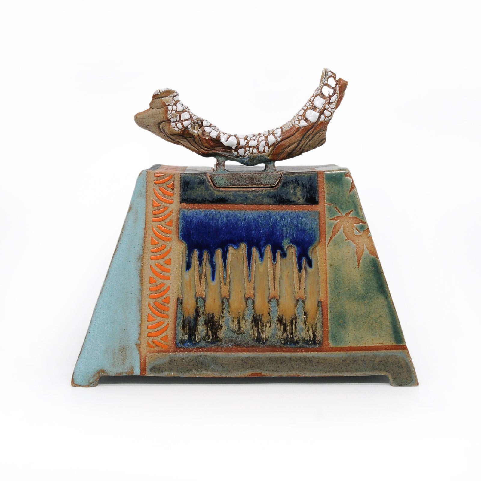 MK40 Pyramid Box with Branch