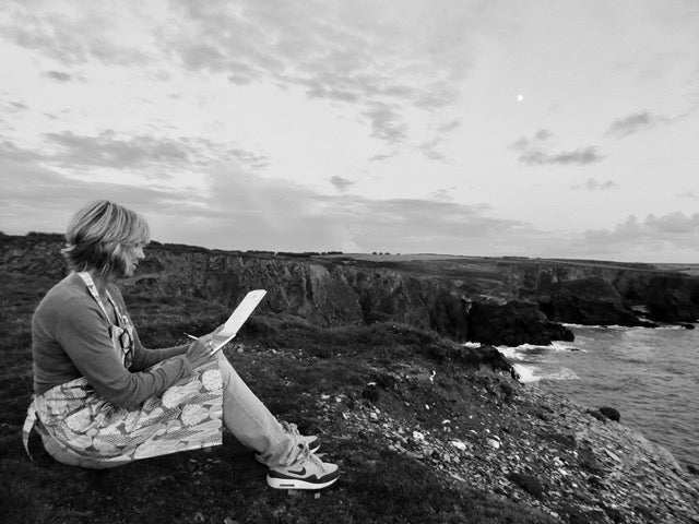 Lucy Davies artist on location, Cornwall