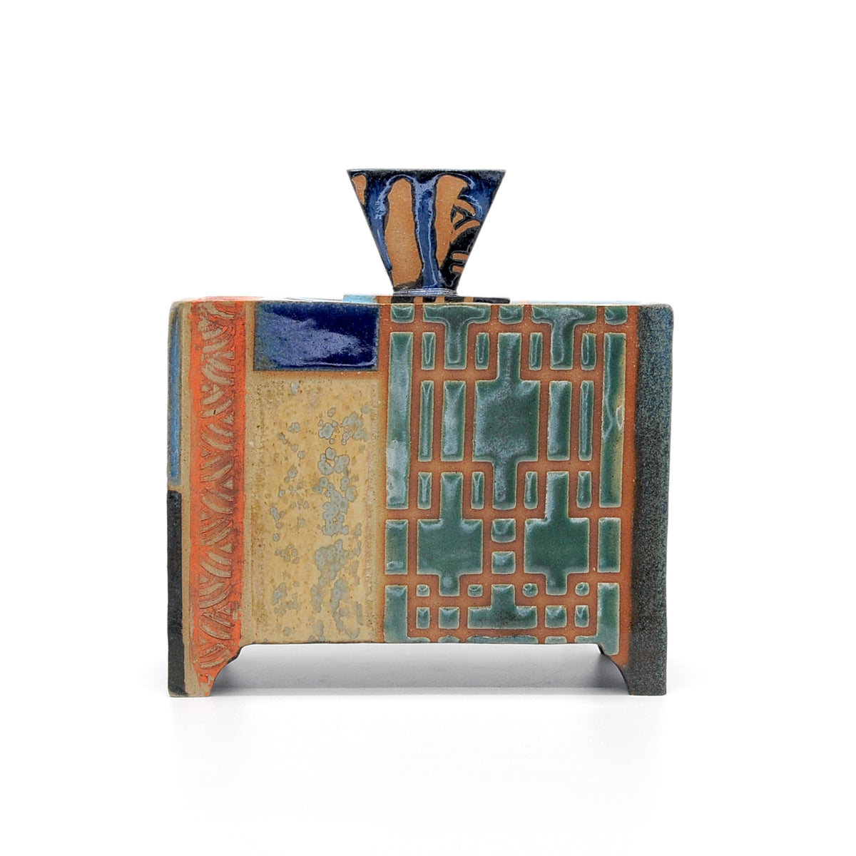 MK55 Arumdaum Box By Miae Kim ceramics available at Padstow Gallery, Cornwall