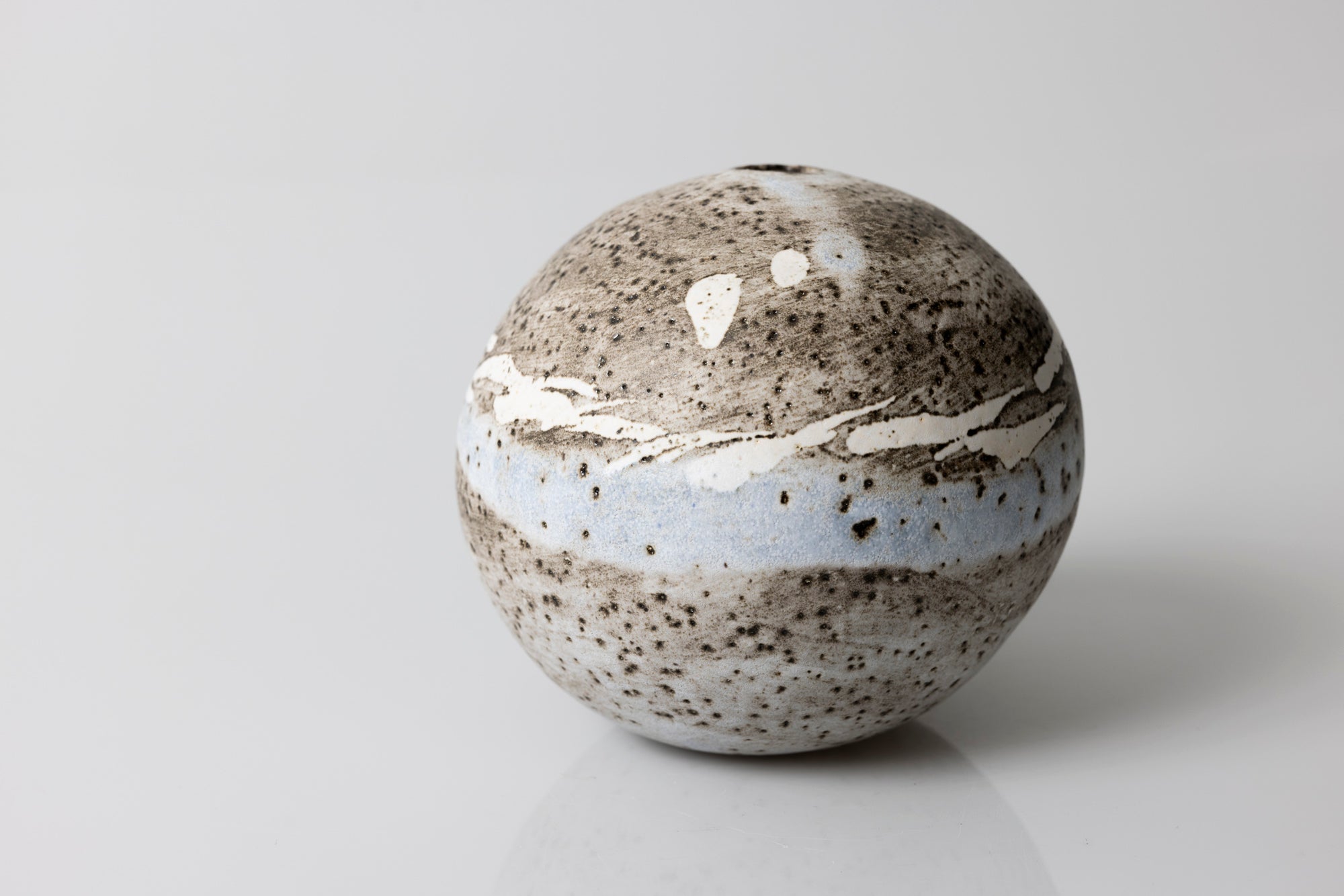 JS11 Pebble Pot I by Jane Silk ceramics available at Padstow Gallery, Cornwall