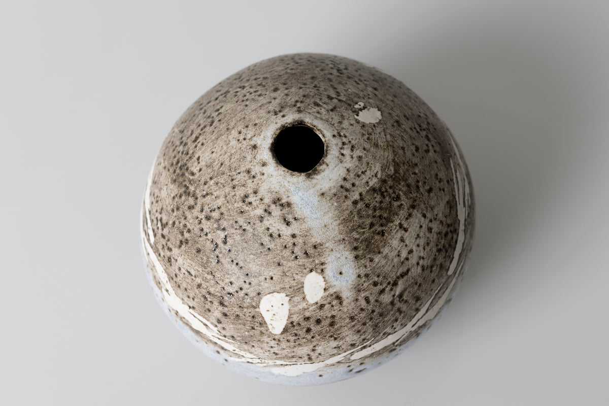 JS11 Pebble Pot I by Jane Silk ceramics available at Padstow Gallery, Cornwall