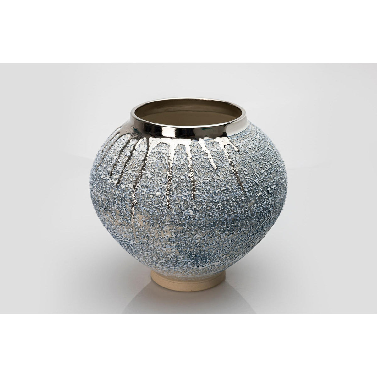 AMC201 Zephyr Textured Moon Jar with Platinum Lustre by Alex McCarthy available at Padstow Gallery, Cornwall