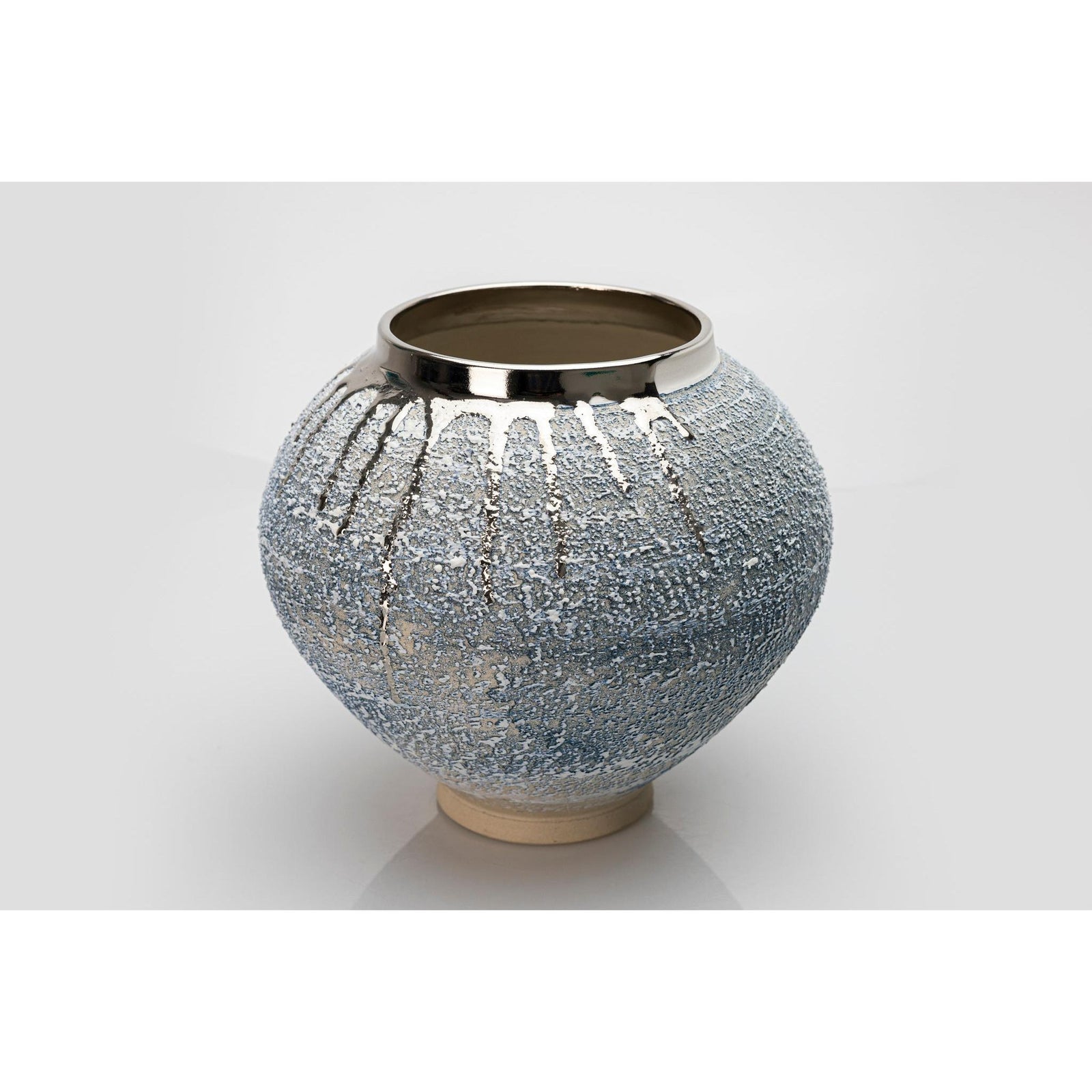 AMC201 Zephyr Textured Moon Jar with Platinum Lustre by Alex McCarthy available at Padstow Gallery, Cornwall