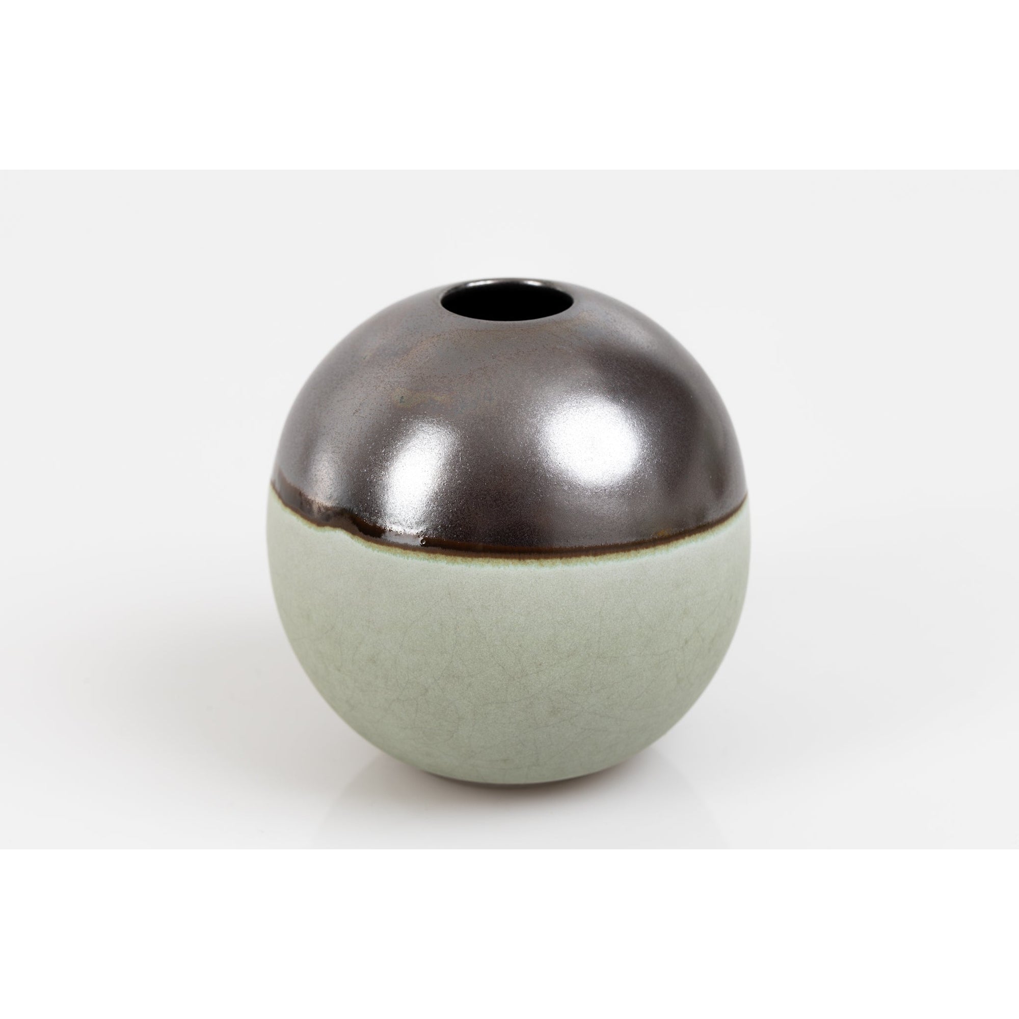 KSG1 Lunar, Stoneware Vase by Kate Schuricht, available at Padstow Gallery, Cornwall