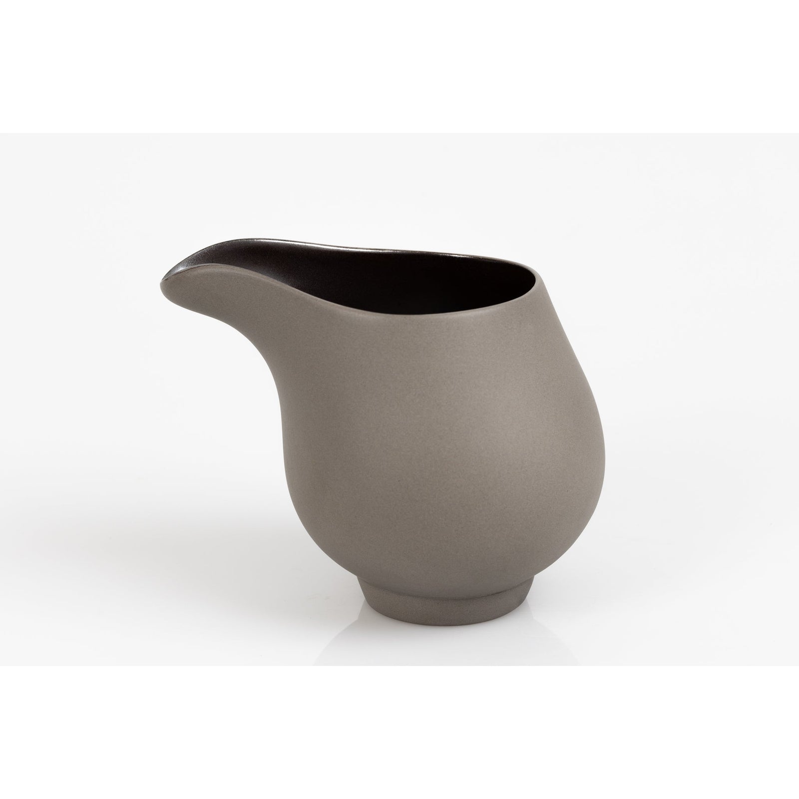 KSC1 Flow, Black Stoneware Jug by Kate Schuricht, available at Padstow Gallery, Cornwall