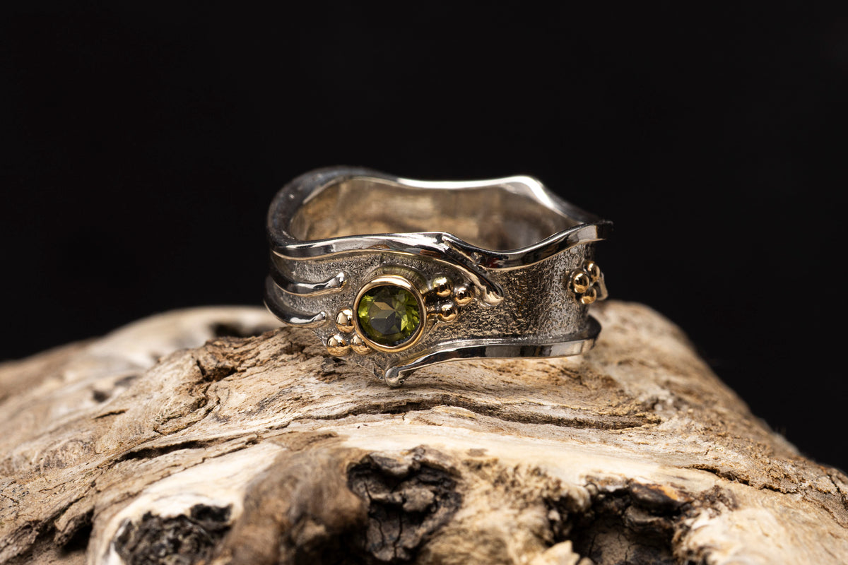 LG166 - Silver and 9ct Gold 4mm Peridot Ring by Les Grimshaw available at Padstow Gallery Cornwall
