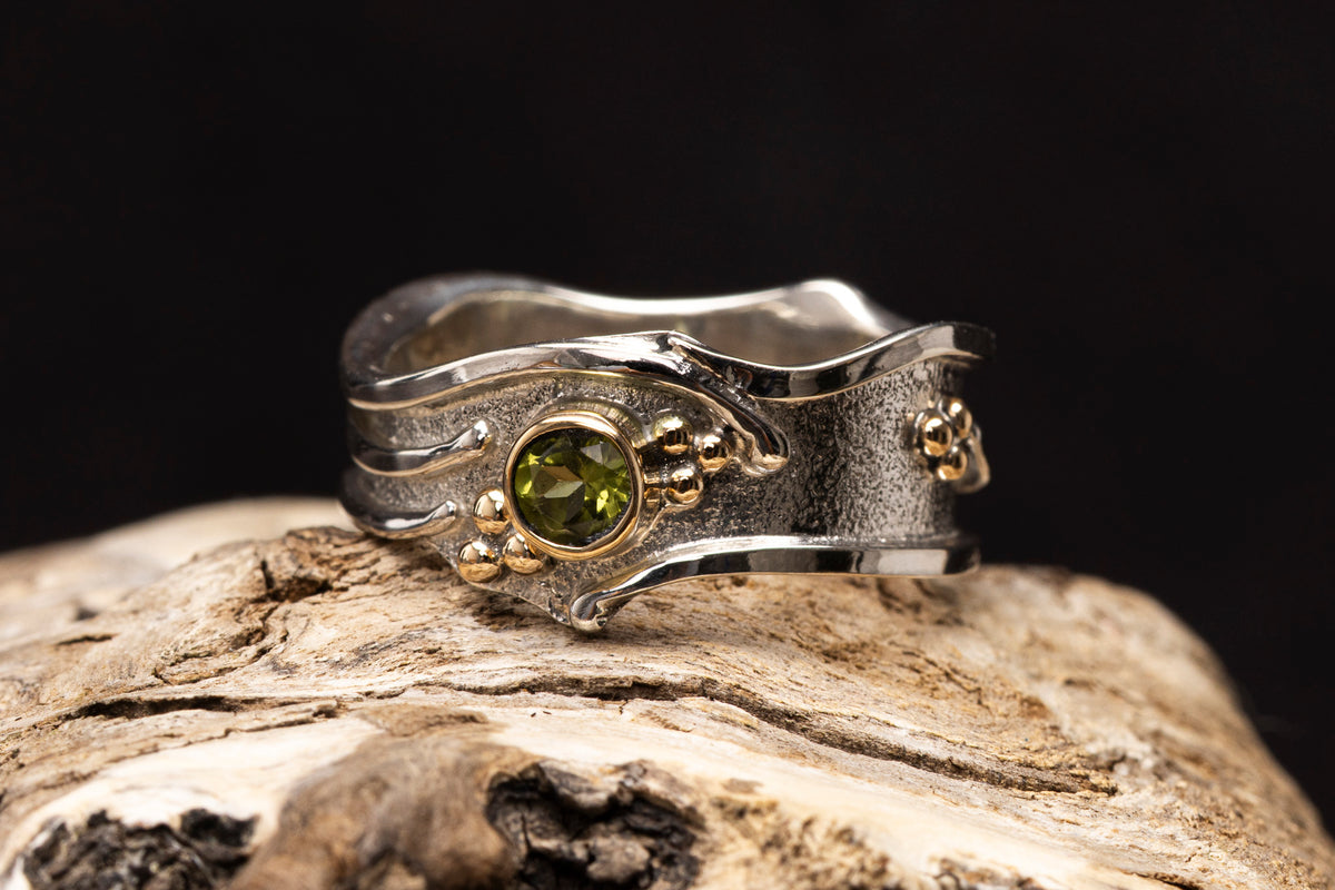 LG166 - Silver and 9ct Gold 4mm Peridot Ring by Les Grimshaw available at Padstow Gallery Cornwall
