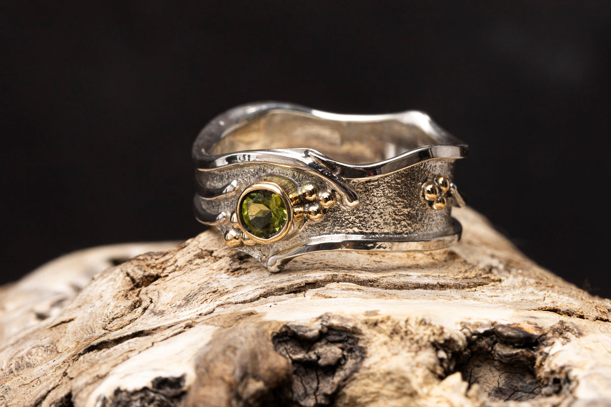 LG166 - Silver and 9ct Gold 4mm Peridot Ring by Les Grimshaw available at Padstow Gallery Cornwall