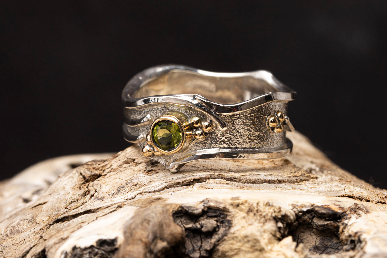 LG166 - Silver and 9ct Gold 4mm Peridot Ring by Les Grimshaw available at Padstow Gallery Cornwall