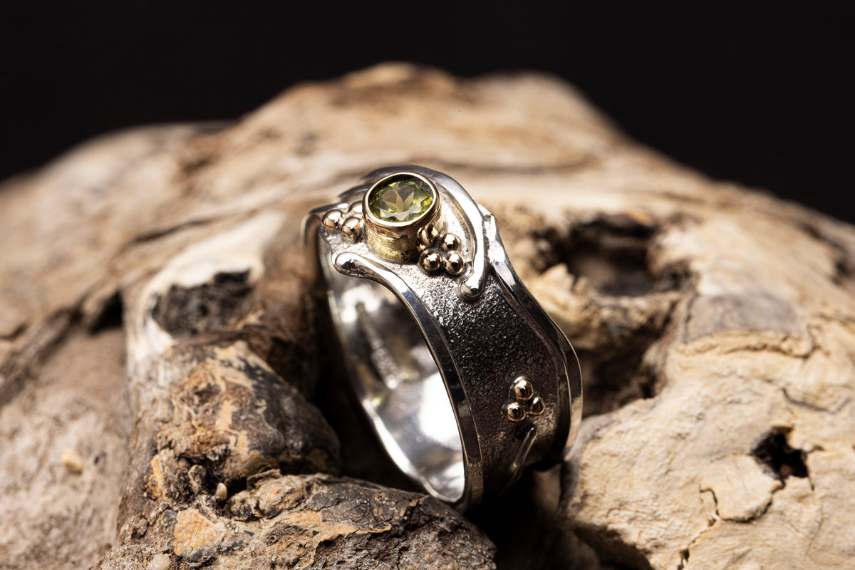 LG166 - Silver and 9ct Gold 4mm Peridot Ring by Les Grimshaw available at Padstow Gallery Cornwall