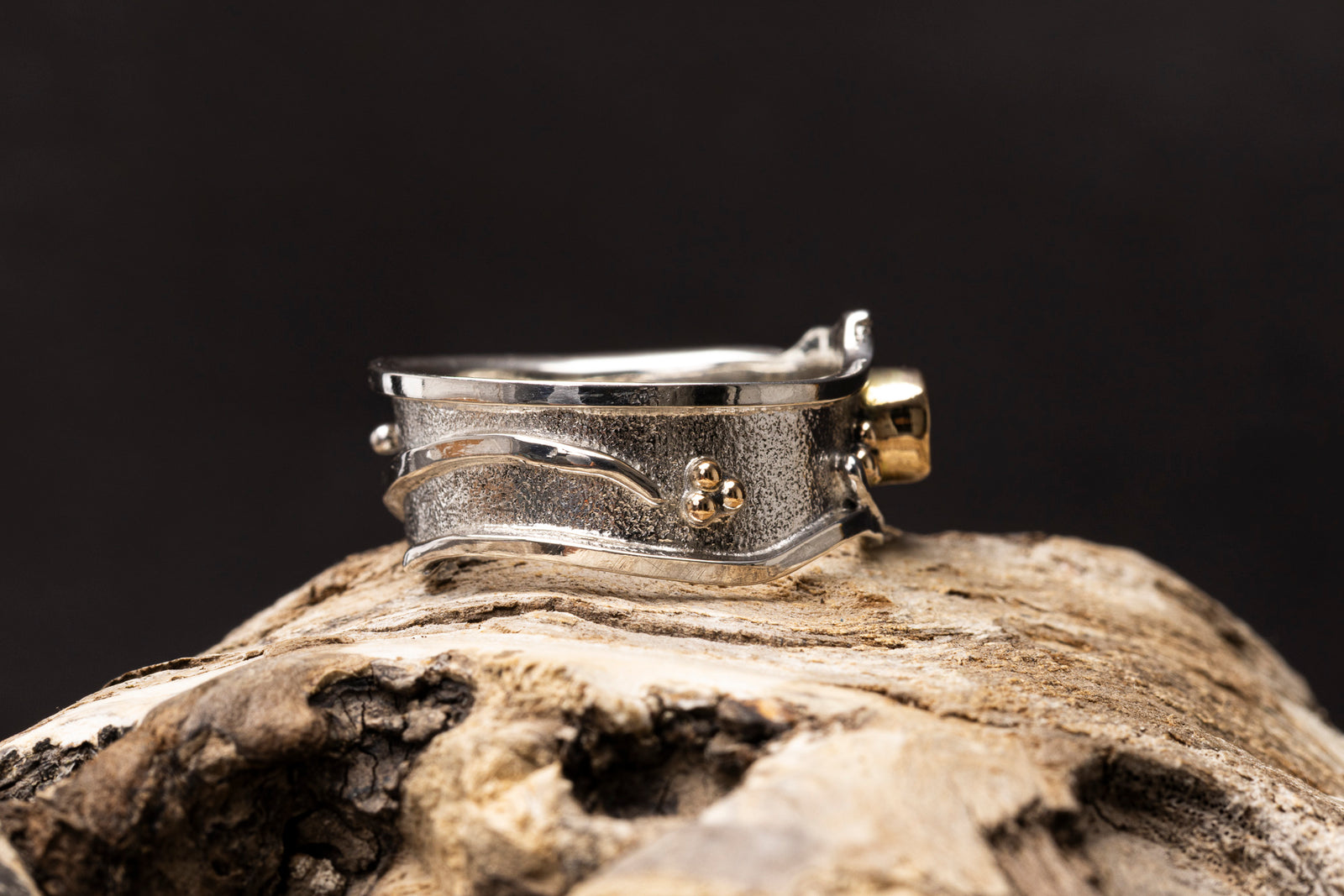 LG166 - Silver and 9ct Gold 4mm Peridot Ring by Les Grimshaw available at Padstow Gallery Cornwall