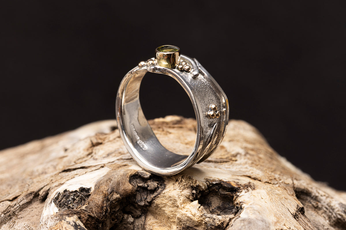 LG166 - Silver and 9ct Gold 4mm Peridot Ring by Les Grimshaw available at Padstow Gallery Cornwall