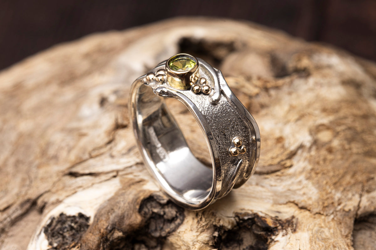 LG166 - Silver and 9ct Gold 4mm Peridot Ring by Les Grimshaw available at Padstow Gallery Cornwall
