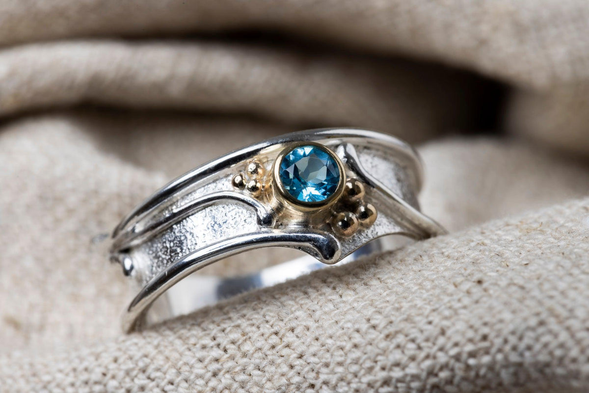 LG117 Swiss Blue Topaz, silver &amp; 9CT gold ring