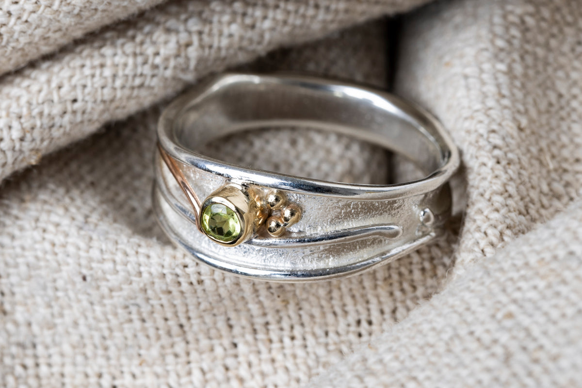 LG118 Peridot, Silver &amp; 9CT Gold Ring