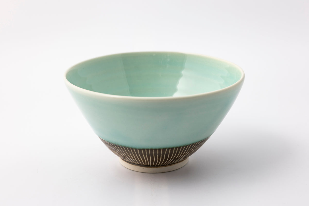 EL02 Sea Green Sgraffito Medium Bowl by Elke Lucas available at Padstow Gallery Cornwall