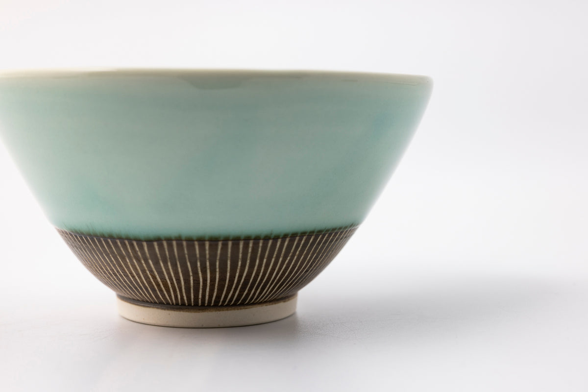 EL02 Sea Green Sgraffito Medium Bowl by Elke Lucas available at Padstow Gallery Cornwall