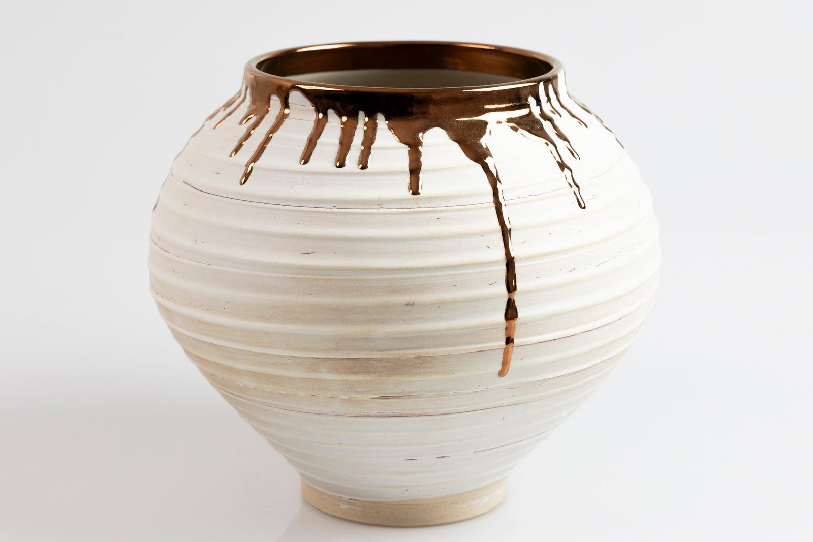 Crackle textured Moon Jar with copper lustre rim, by Alex McCarthy, available at Padstow Gallery, Cornwall