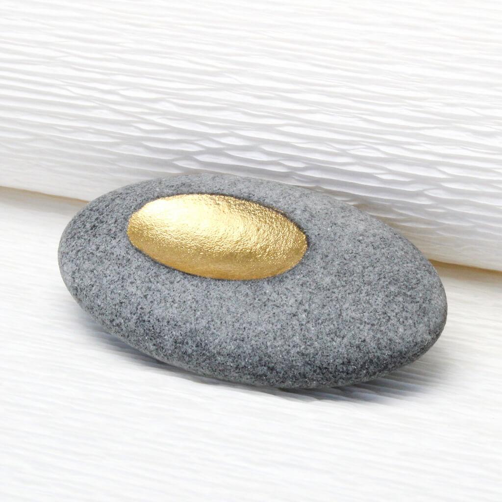 JDF11 Hepworth Pebble Brooch by John and Dawn Field, available at Padstow Gallery, Cornwall
