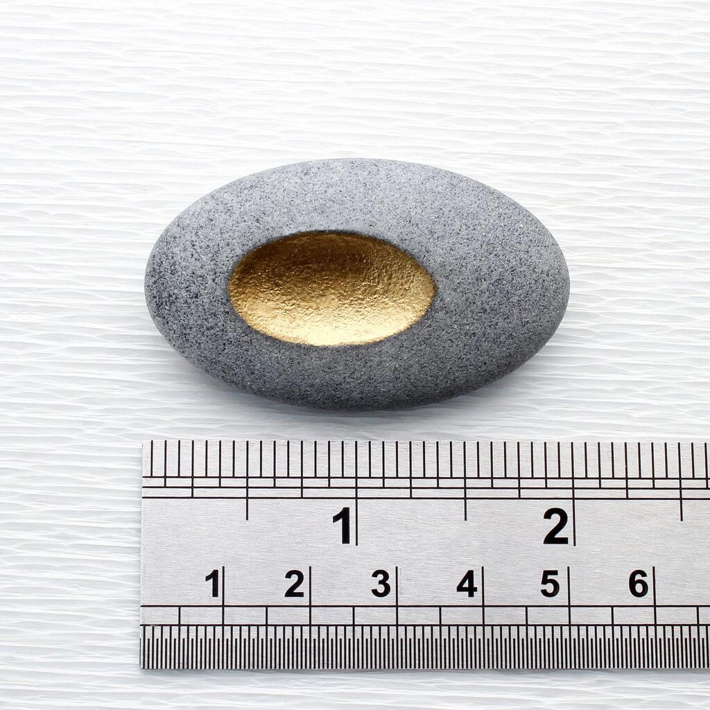 JDF11 Hepworth Pebble Brooch by John and Dawn Field, available at Padstow Gallery, Cornwall